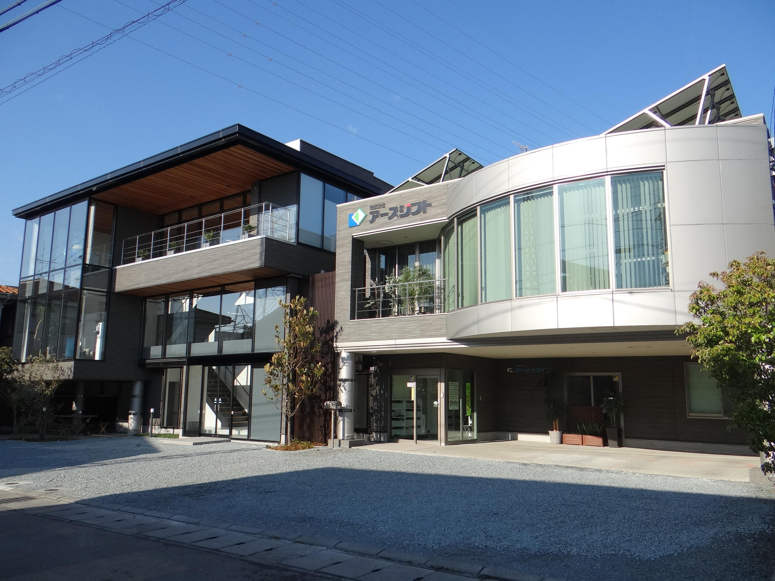 アースシフト：外観