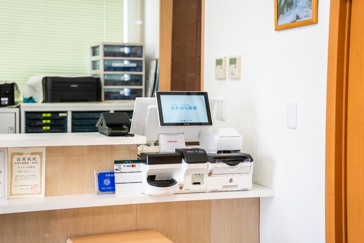 クリニックの一角に導入されたセミセルフレジ